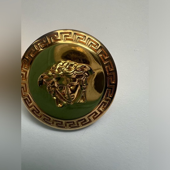 Versace TRIBUTE MEDUSA Large STUD EARRINGS in Gold - Picture 4 of 13